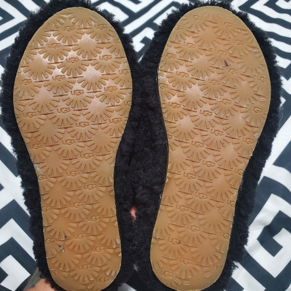 Ugg - Picture 3 of 3